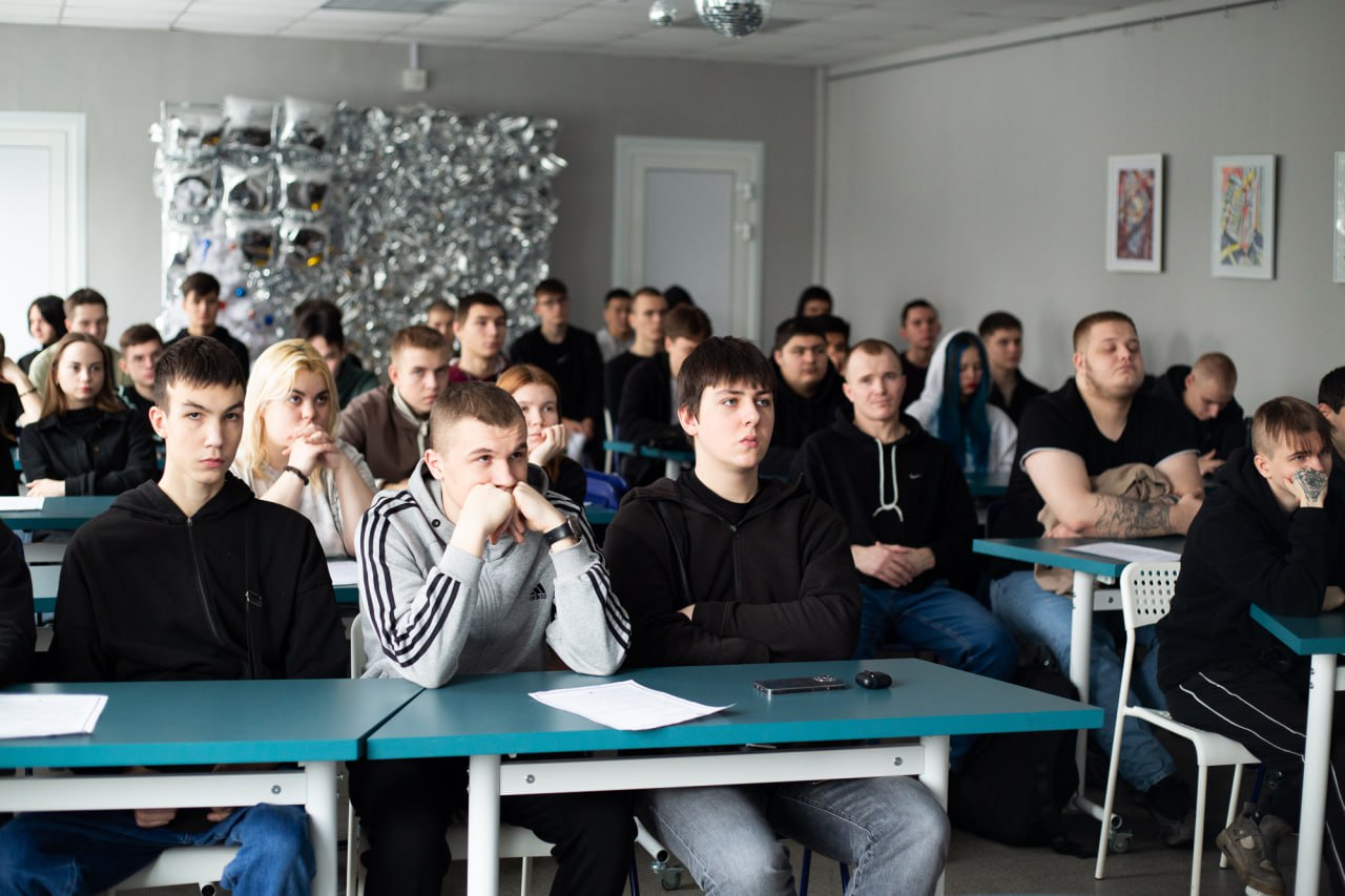 Онлайн-встреча с представителями пограничного управления ФСБ России по Санкт-Петербургу и Ленинградской области.